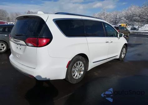 2019 Chrysler Pacifica Touring L z USA, uszkodzony, nr VIN 2C4RC1BG8KR550974